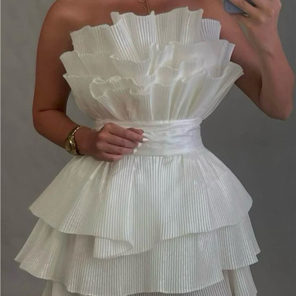 Chic Strapless White Tiered Dress